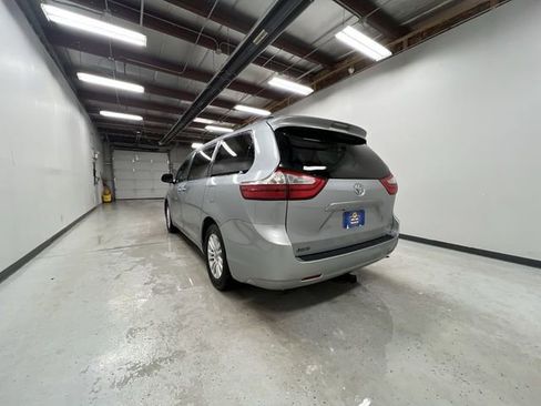 Used 2015 Toyota Sienna XLE image 6