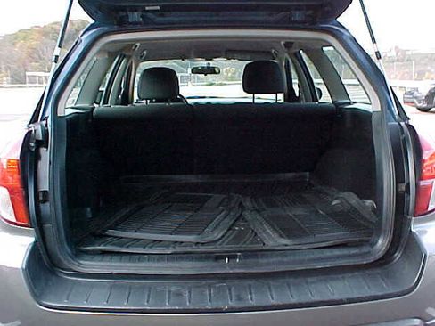 Used 2009 Subaru Outback 2.5i Special Edition image 9