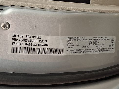 Used 2024 Chrysler Pacifica Touring-L FWD image 30