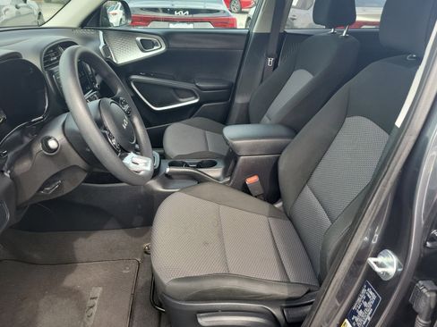 Used 2024 Kia Soul LX w/ Option Group 015 FWD image 16