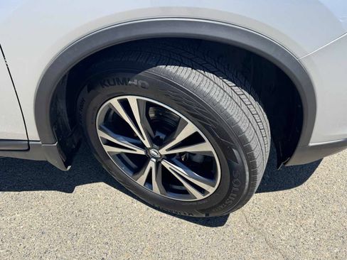 Used 2017 Nissan Rogue SL FWD image 39