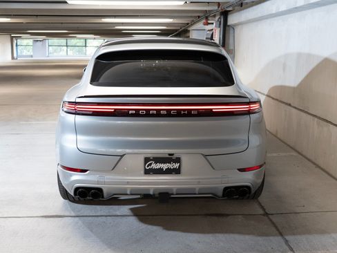 Certified 2024 Porsche Cayenne Coupe AWD/4WD image 10