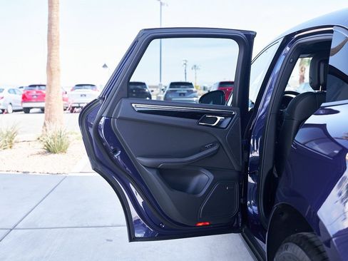 Used 2024 Porsche Macan image 15