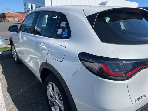 Used 2023 Honda HR-V LX image 3