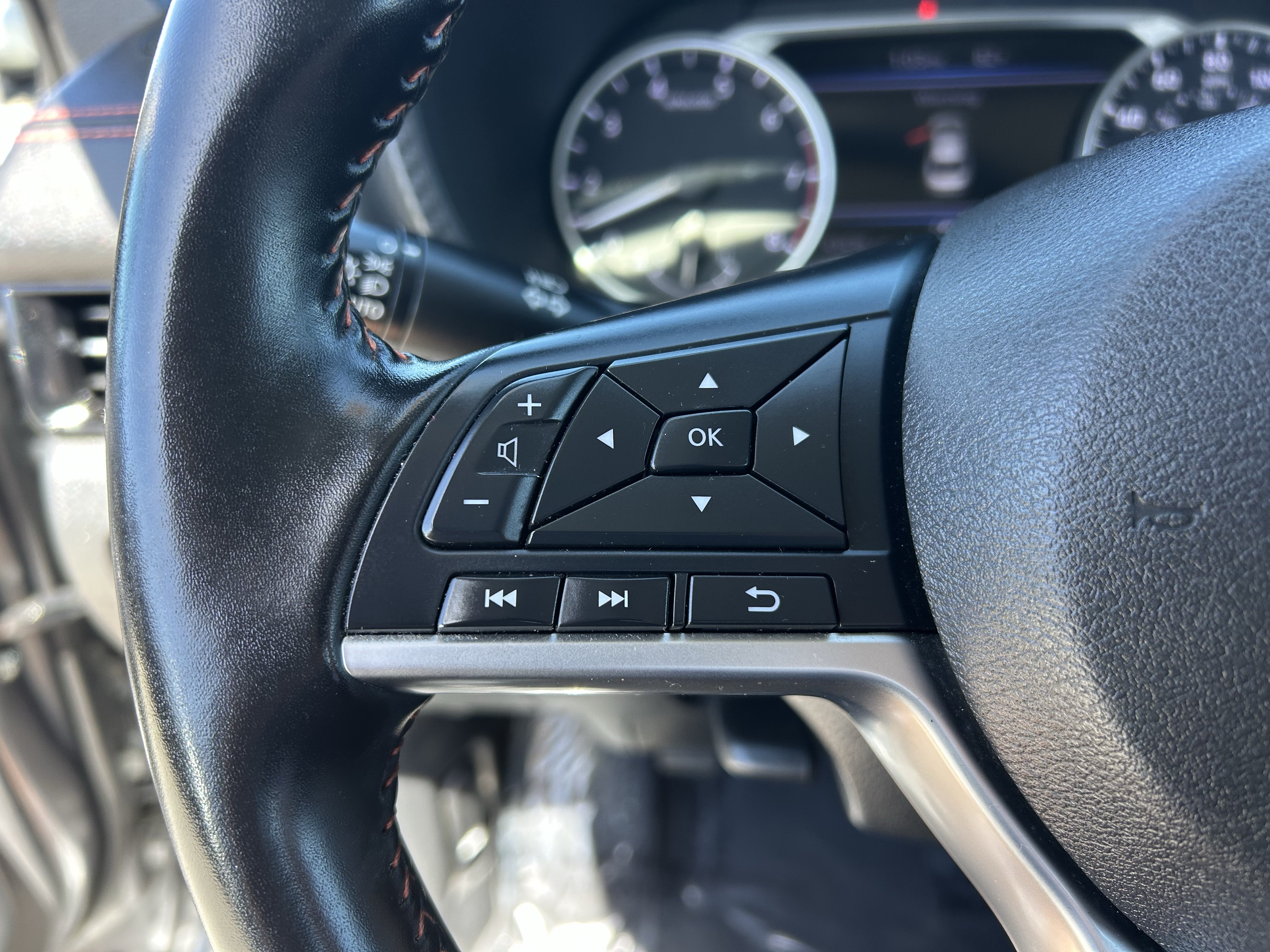 Used 2025 Nissan Sentra SR FWD image 26