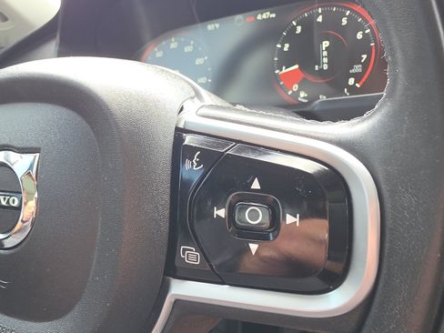 Used 2020 Volvo XC90 T6 Momentum AWD/4WD image 40