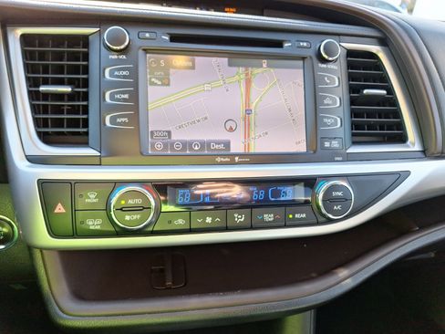 Used 2015 Toyota Highlander XLE image 29