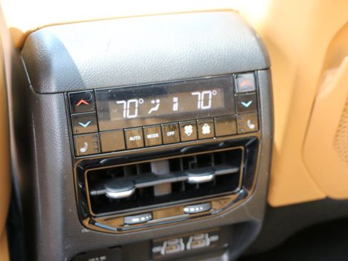 Used 2022 Jeep Grand Cherokee Summit AWD/4WD image 32