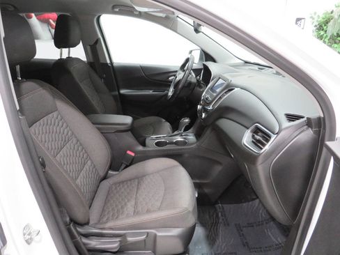 Used 2020 Chevrolet Equinox LT w/ Driver Convenience Package image 8