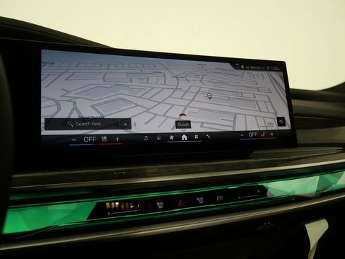 Used 2025 BMW 760i xDrive w/ Executive Package image 27