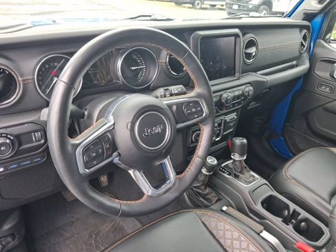 Used 2023 Jeep Wrangler Unlimited Sahara AWD/4WD image 8
