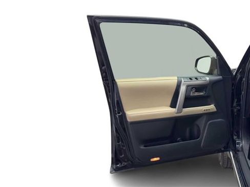 Used 2015 Toyota 4Runner Limited image 10