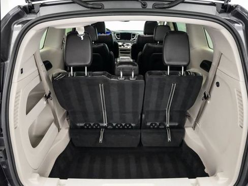 Used 2023 Chrysler Pacifica Touring-L FWD image 40