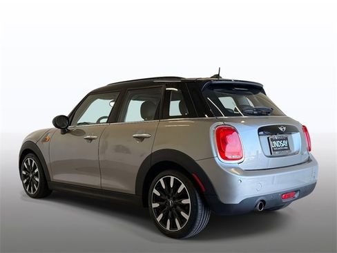 Used 2018 MINI Cooper 4-Door Hardtop image 12