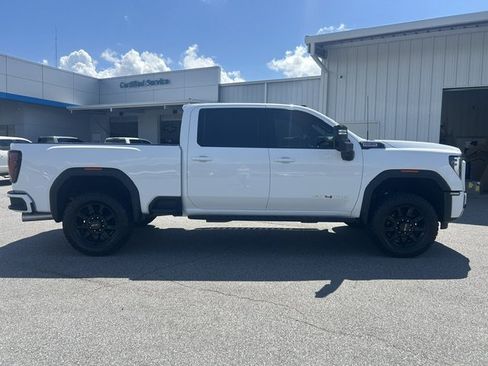 Used 2024 GMC Sierra 2500 AT4 w/ Technology Package AWD/4WD image 5