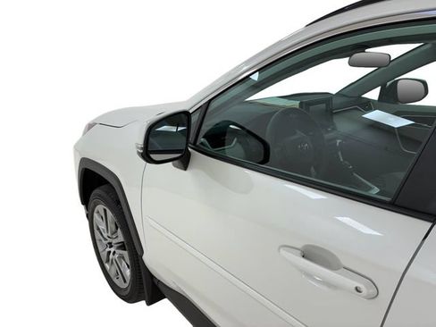Used 2022 Toyota RAV4 XLE Premium AWD/4WD image 10