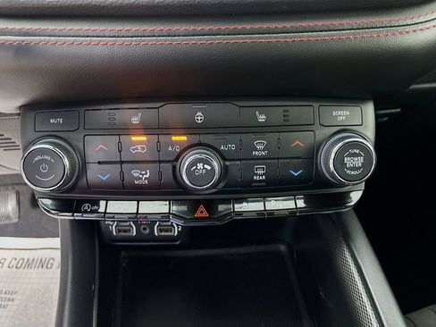 Used 2023 Dodge Durango GT AWD/4WD image 16