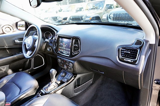 Used 2018 Jeep Compass Limited w/ Navigation Group AWD/4WD image 17