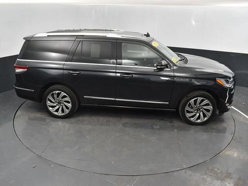 Used 2023 Lincoln Navigator Reserve AWD/4WD image 37