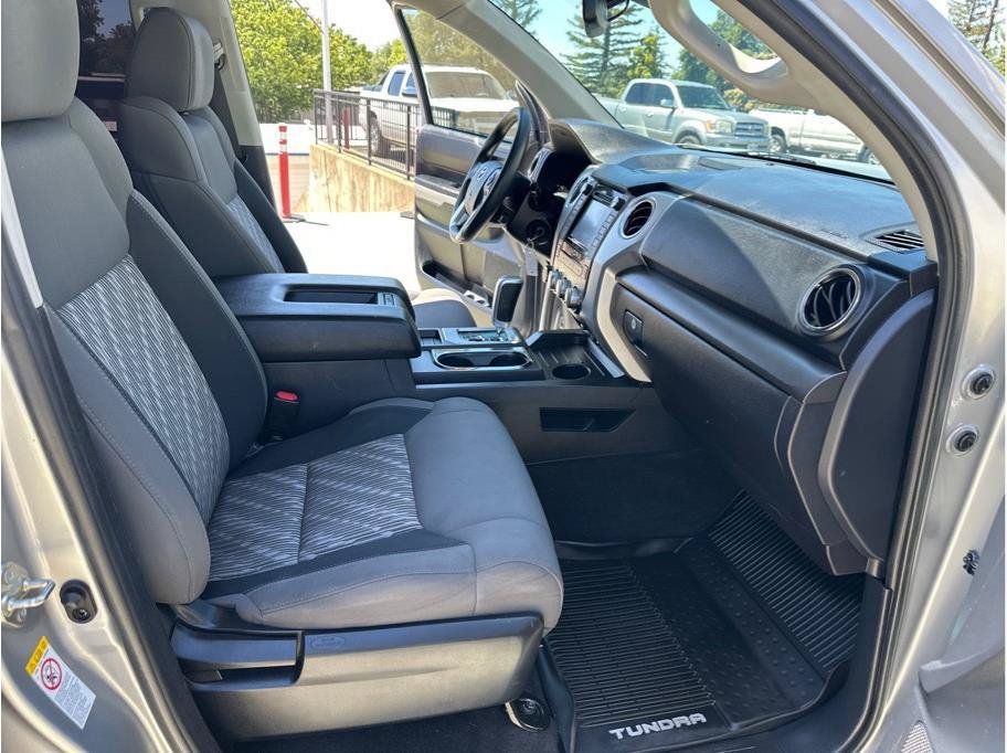 Used 2019 Toyota Tundra SR5 w/ SR5 Upgrade Package AWD/4WD image 18