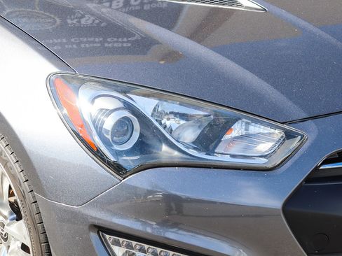 Used 2016 Hyundai Genesis Coupe 3.8 image 5