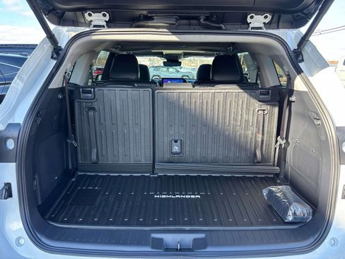New 2026 Toyota Highlander Limited AWD/4WD image 4