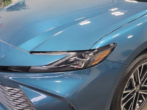 Used 2026 Toyota Camry XLE AWD/4WD image 9