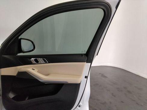 Used 2022 BMW X5 xDrive40i w/ Executive Package image 36