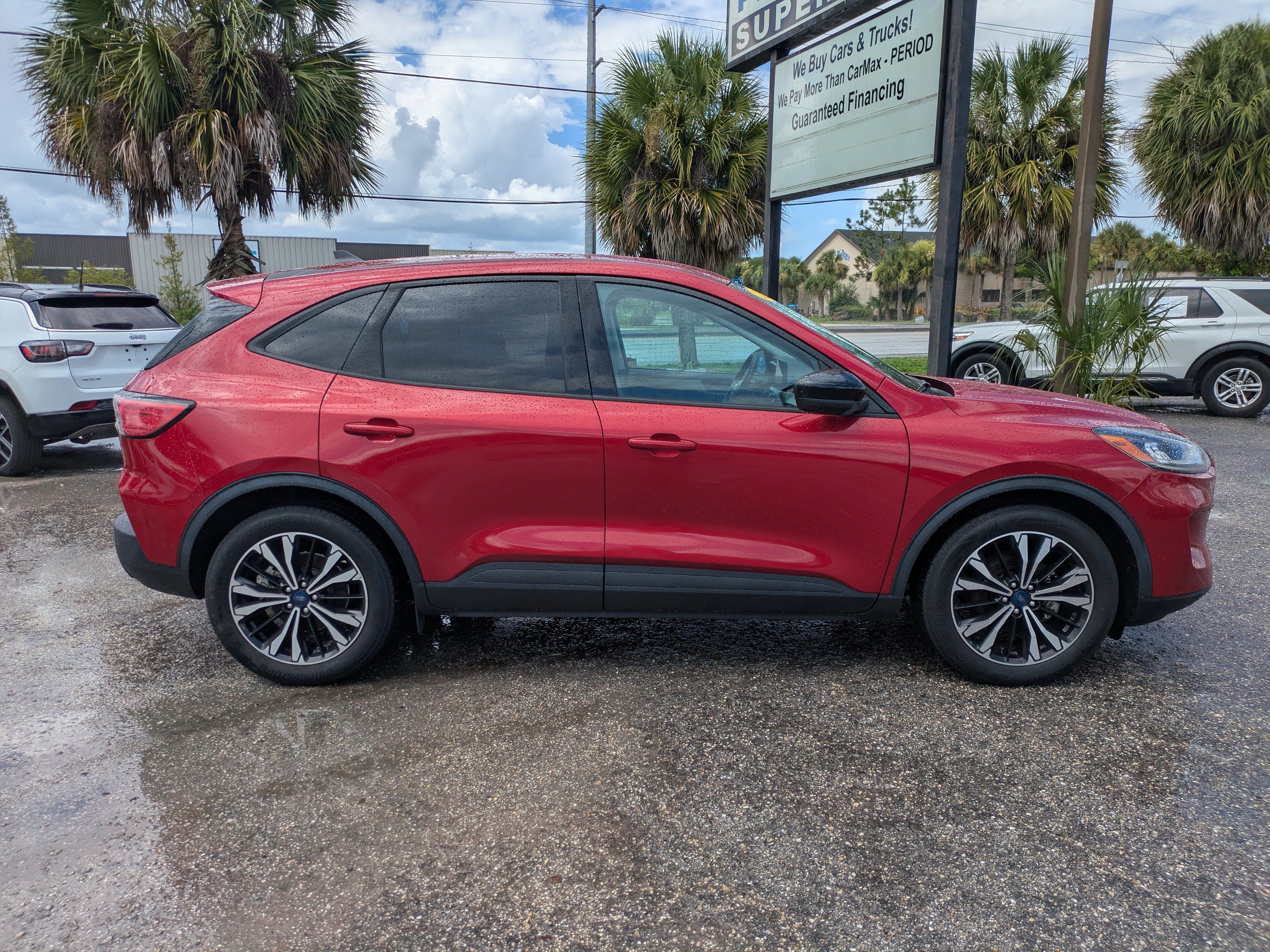 Used 2022 Ford Escape SE w/ SE Sport Appearance Package FWD image 3