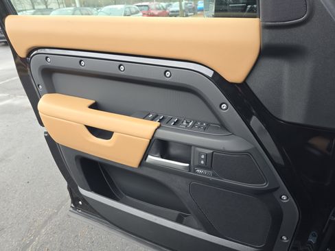 New 2026 Land Rover Defender 110 X-Dynamic SE image 25