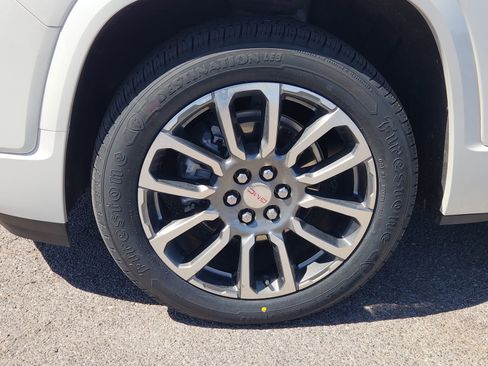 Used 2022 GMC Acadia Denali w/ Denali Technology Package image 14