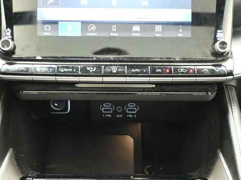 Used 2025 Jeep Wagoneer 4WD w/ Premium Group I image 22