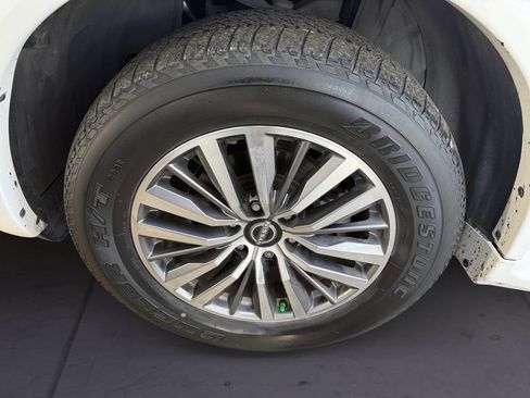 Used 2022 Nissan Armada SV w/ SV Appearance Package RWD image 9