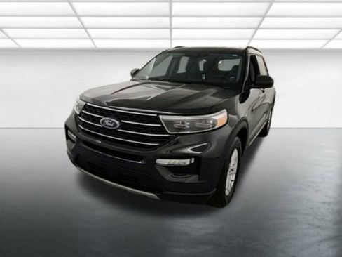 Used 2023 Ford Explorer XLT w/ Equipment Group 202A image 3