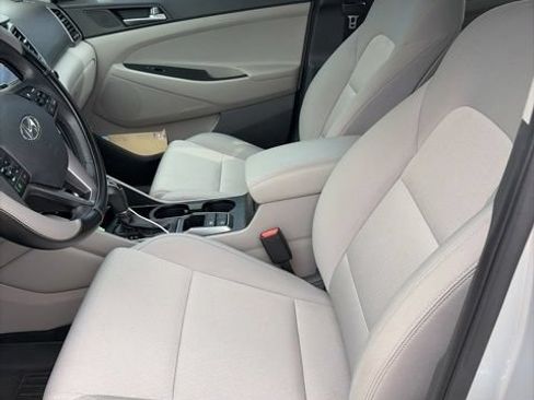 Used 2017 Hyundai Tucson Sport FWD image 12