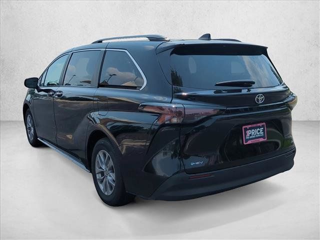 Certified 2026 Toyota Sienna XLE FWD image 8