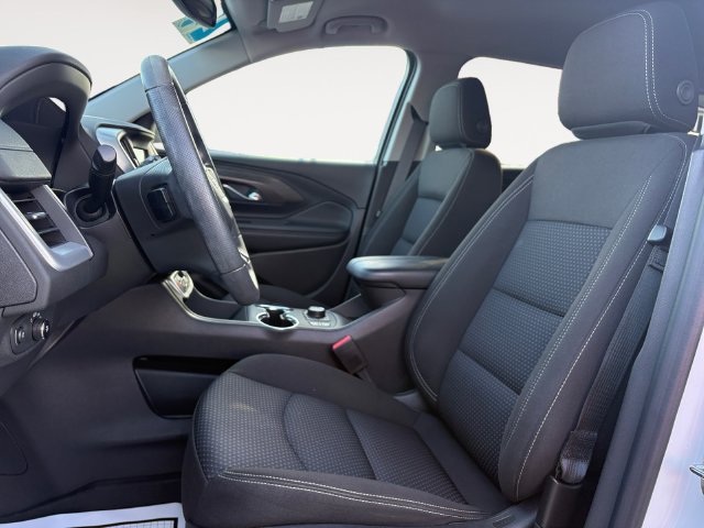 Used 2024 GMC Terrain SLE w/ Driver Convenience Package FWD image 9