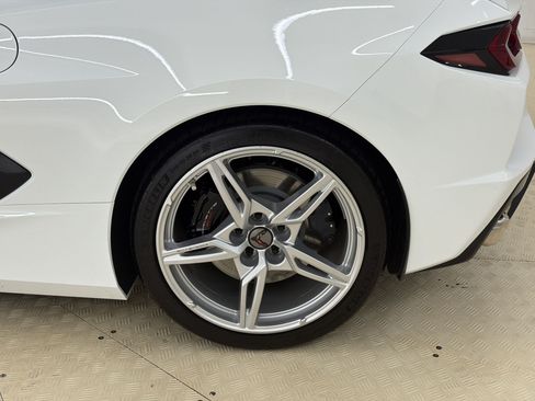 Used 2024 Chevrolet Corvette Stingray Preferred Conv w/ Z51 Performance Package RWD image 12