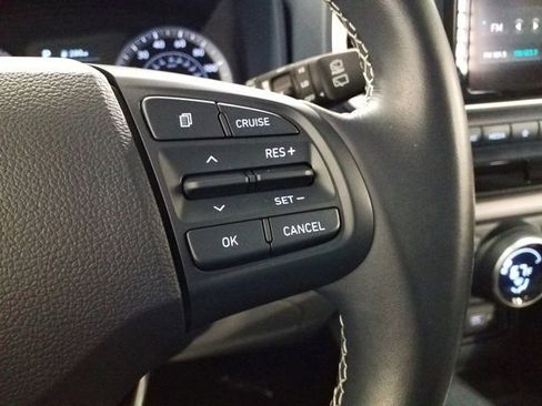 Used 2022 Hyundai Venue Limited w/ Cargo Package image 6