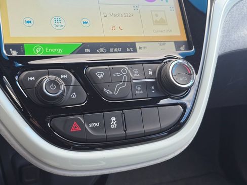 Used 2021 Chevrolet Bolt Premier w/ Infotainment Package FWD image 27