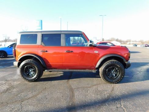 Used 2023 Ford Bronco Wildtrak image 2