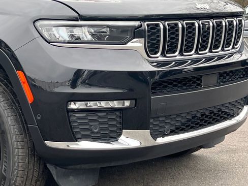 Used 2024 Jeep Grand Cherokee L Limited w/ Luxury Tech Group II image 9