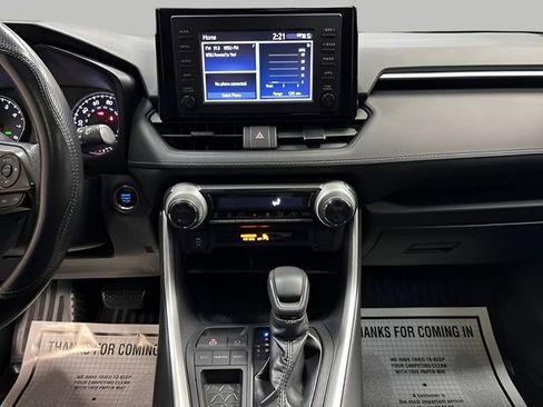 Used 2019 Toyota RAV4 XLE w/ Phone Cable & Charge Package image 18