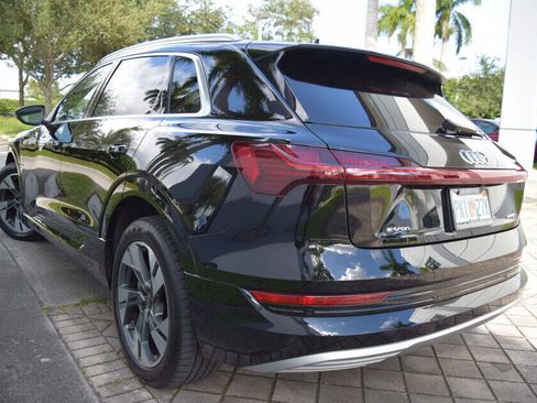 Used 2022 Audi e-tron Premium image 5