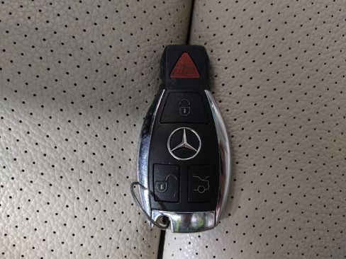 Used 2019 Mercedes-Benz GLC 300 4MATIC w/ Driver Assistance Package image 32
