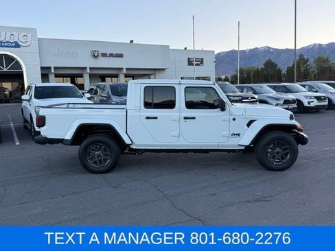 Used 2025 Jeep Gladiator Sport AWD/4WD image 5