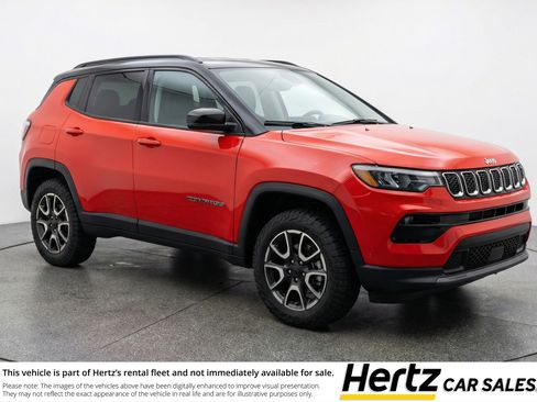 Used 2025 Jeep Compass Trailhawk image 1