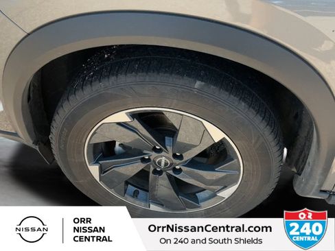 Used 2024 Nissan Rogue SV AWD/4WD image 9