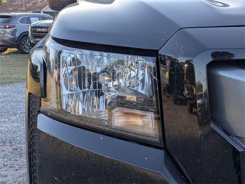 Used 2022 Nissan Frontier SV image 8