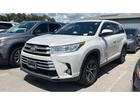 Used 2019 Toyota Highlander Plus AWD/4WD image 9